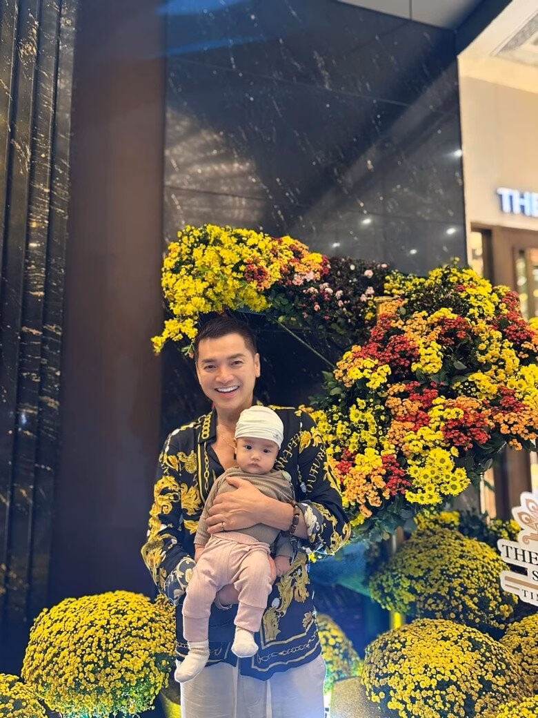 Quang Minh không ngờ cuối đời lại có được một cậu con trai.