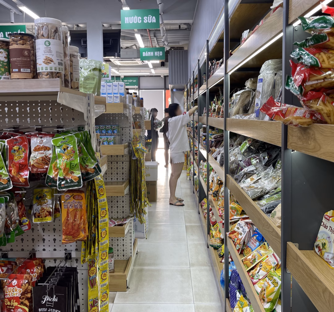 Siêu thị dán ảnh bé trai ăn cắp vặt và cái kết phản cảm Siêu thị ONE Market ở toà SA5, phường Tây Mỗ đã gỡ bỏ hình ảnh dán trước cửa