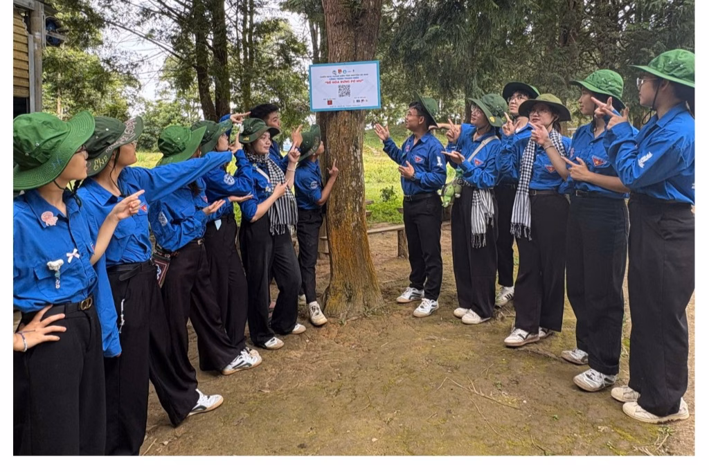 Sinh viên Kinh tế Quốc dân làm nên sự thay đổi tích cực ở vùng khó khăn Công trình “Số hóa rừng Pơ Mu” tại xã Huồi Tụ