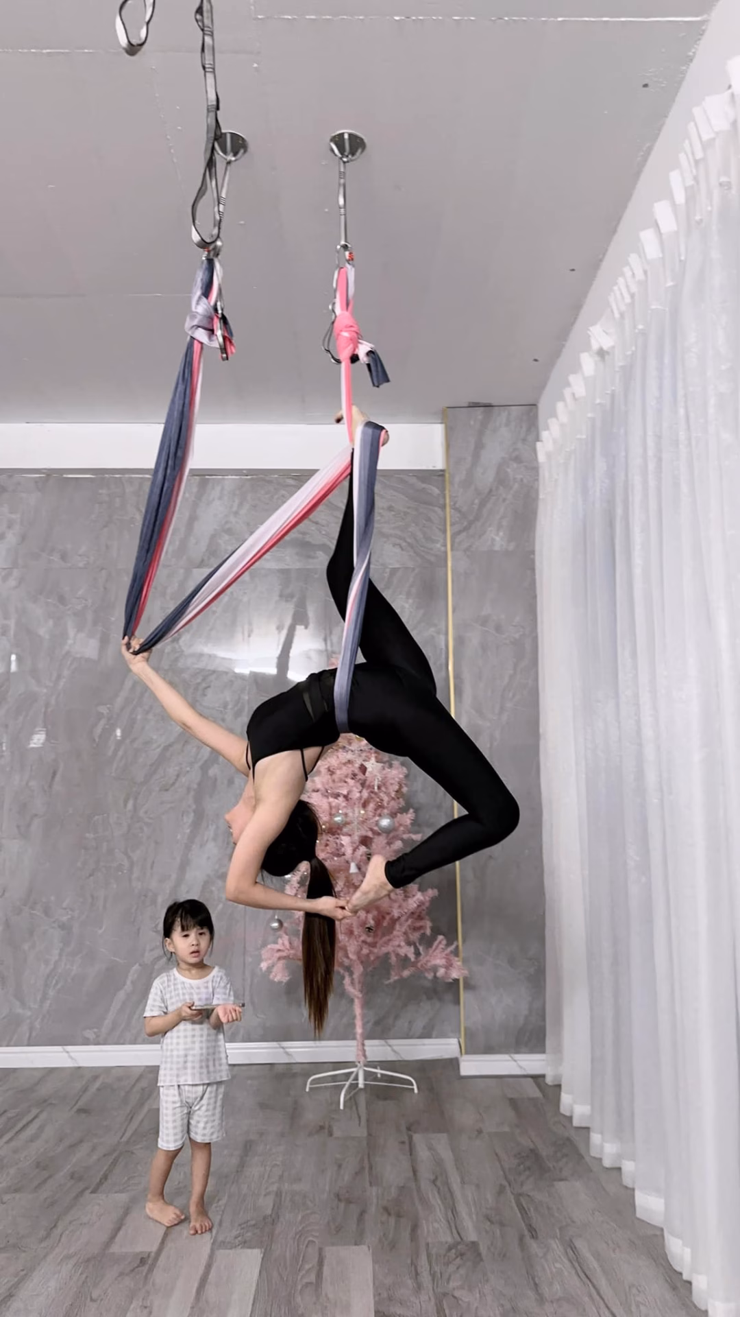 Gái một con - Thiên An cực chăm tập 2 môn thể thao, bảo sao dáng đẹp, eo thon, body nuột nà thế!- Ảnh 8.