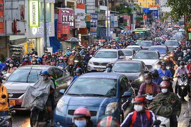 TP.HCM khởi động chuyển đổi xanh giao thông với 400.000 xe điện Chuyển đổi phương tiện sang xe sử dụng năng lượng sạch là xu thế không thể cưỡng lại để giảm ô nhiễm môi trường