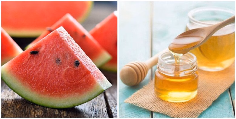 3 lợi ích làm đẹp da tuyệt vời của dưa hấu bạn nên biết Sau vài ngày áp dụng công thức vỏ dưa hấu và mật ong, môi sẽ mềm mại, hồng hào trở lại.