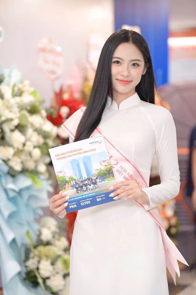 Nhan sắc trong trẻo gây thương nhớ của Á hậu Vân Nhi.