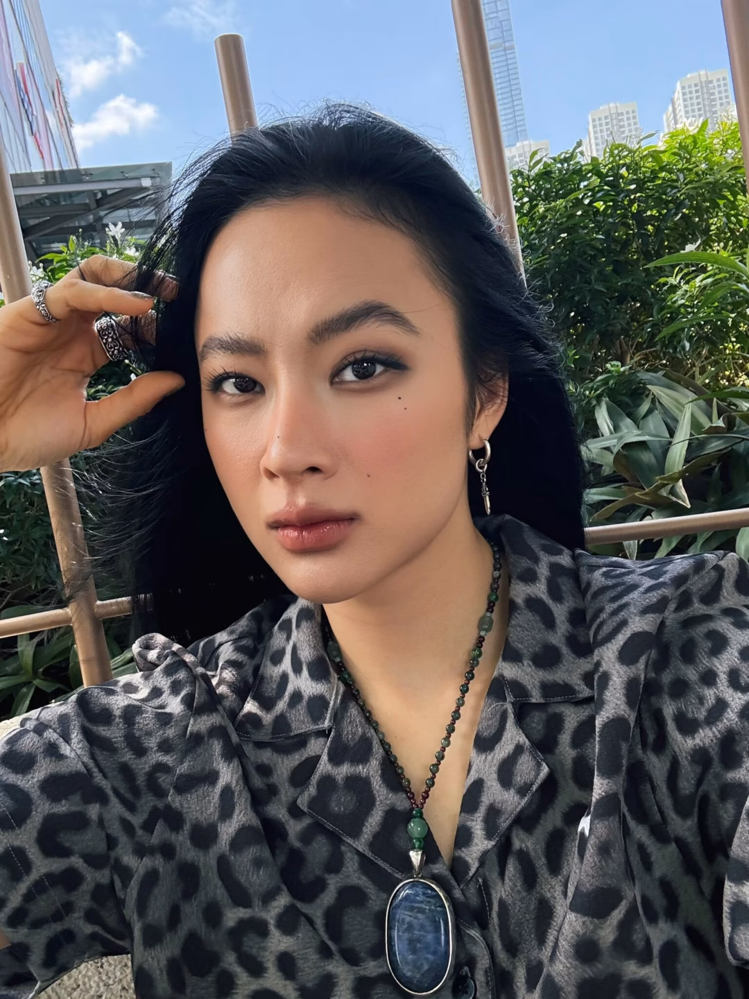 Khát khao để nổi tiếng không sai, nhưng phải đi lên bằng thực lực, sản phẩm chứ không phải những "content" tranh cãi!