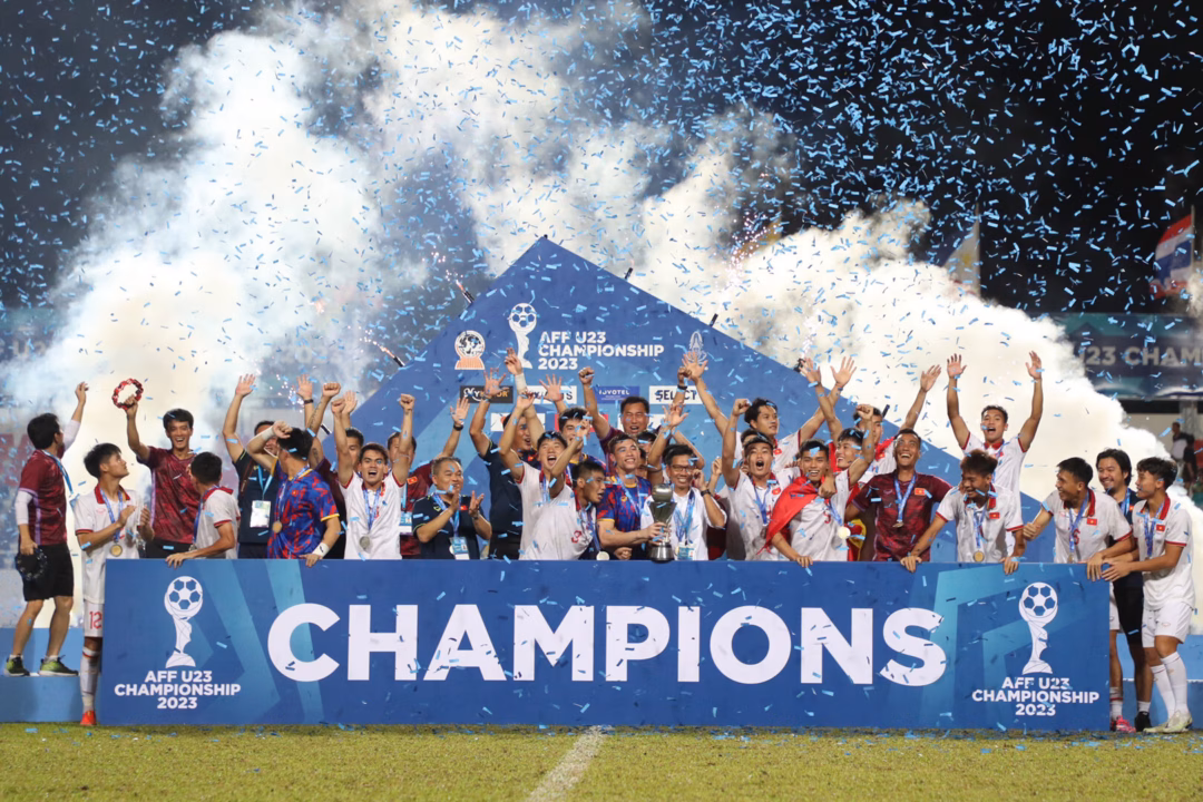 Đại chiến U19 Việt Nam – U19 Thái Lan: Ai sẽ vào chung kết U20 châu Á? Khuất Văn Khang nhảy múa giữa hàng thủ U23 Indonesia trong trận chung kết 2023. Ảnh: Hồ Hải Hoàng