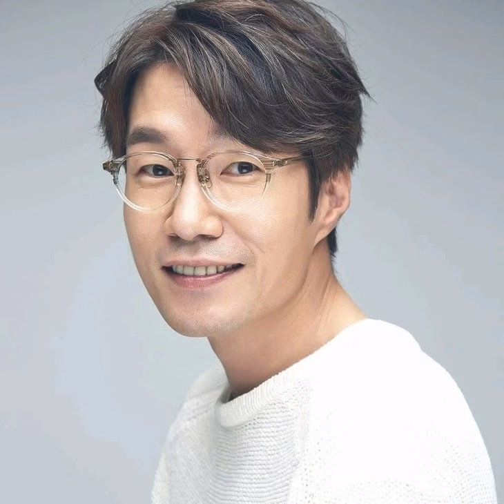 Diễn viên Hàn Quốc bị chỉ trích vì lái xe khi say rượu Song Young Kyu cho biết anh từng không thể sống bằng nghề diễn. Vì thu nhập thấp nên gia đình vợ anh phản đối chuyện tình cảm - Ảnh: NAVER