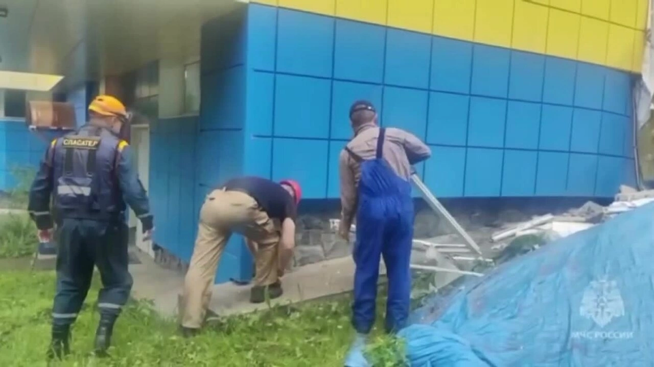 Trường mẫu giáo trên bán đảo Kamchatka bị hư hại do động đất sáng 30/7. Video: