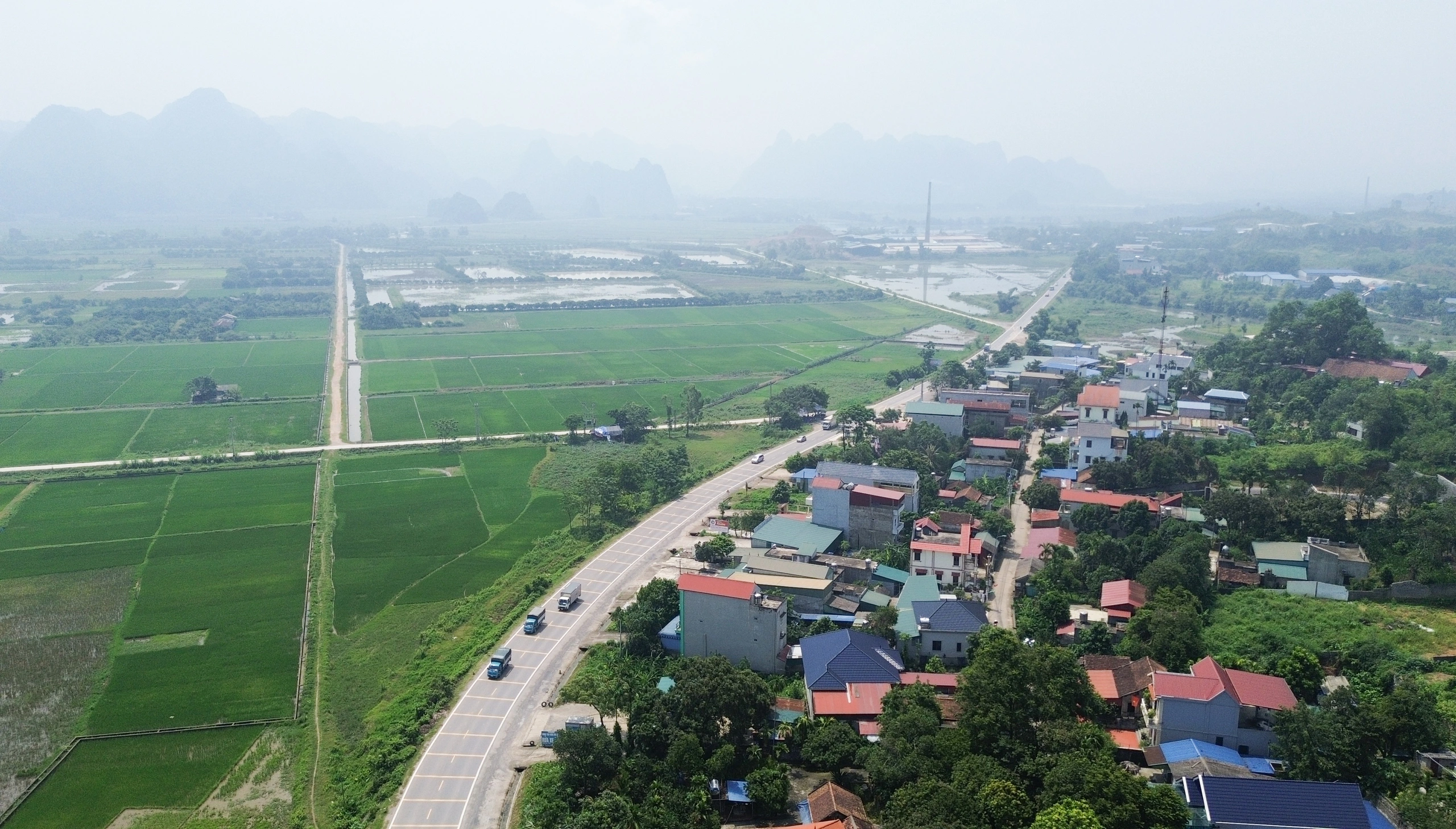 Hà Nội mịt mù trong ngày đứng đầu thế giới về ô nhiễm không khí Ô nhiễm không khí không chỉ trong phạm vi xã Phúc Sơn mà còn xuất hiện ở khu vực xã Mỹ Đức