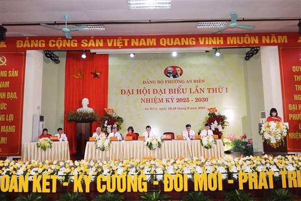 Hải Phòng: Nâng cao kỹ năng thực hiện dịch vụ công cho người dân 189 đại biểu dự Đại hội đại biểu Đảng bộ phường An Biên lần thứ I, nhiệm kỳ 2025 - 2030