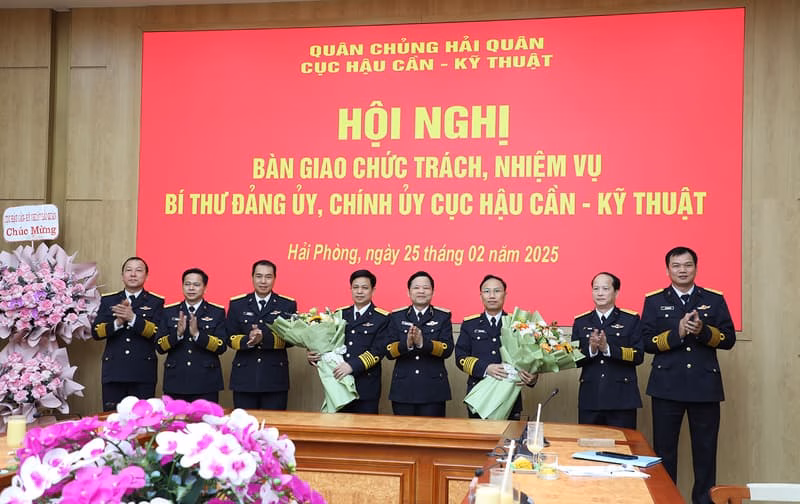 Bàn giao chức trách, nhiệm vụ Bí thư Đảng ủy, Chính ủy Cục Hậu cần - Kỹ thuật Hải quân