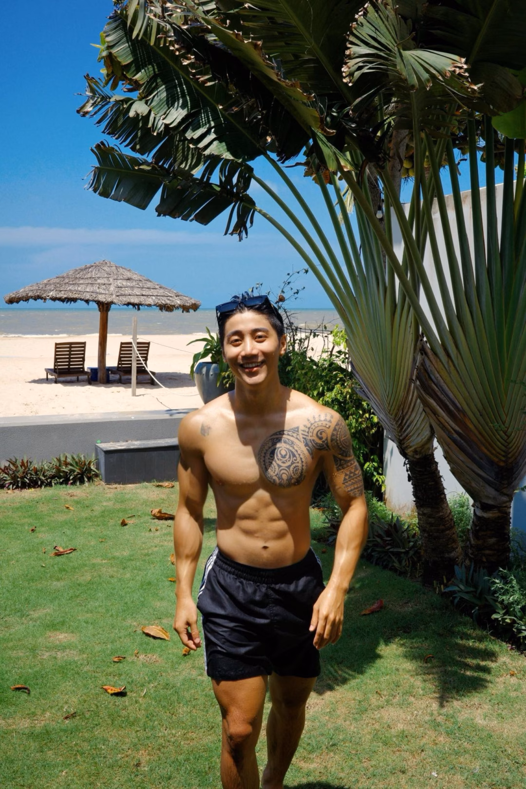 Hòa Minzy bị chỉ trích vì cách xưng hô với chồng Công Lý trong clip gây bão mạng Diễn viên Tôn Kinh Lâm khoe body rắn rỏi.