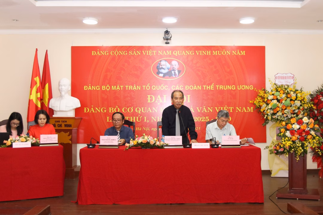 Đoàn Chủ tịch điều hành Đại hội. Ảnh: Tiến Đạt.