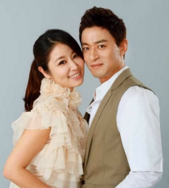 Lâm Tâm Như kết đôi cùng tài từ Hàn Quốc Joo Jin Mo trong phim. (Ảnh: Weibo)