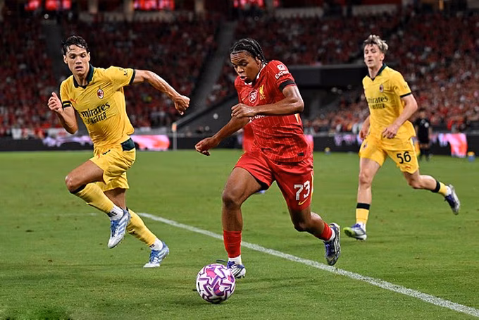 Liverpool đối mặt khủng hoảng hàng thủ trước mùa giải mới Tài năng trẻ Ngumoha thi đấu khá ấn tượng