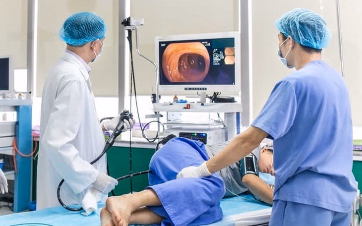 Phát hiện mắc cùng lúc 2 loại ung thư sau 3 tháng sụt cân nhanh, rối loạn tiêu hóa - Ảnh 2.