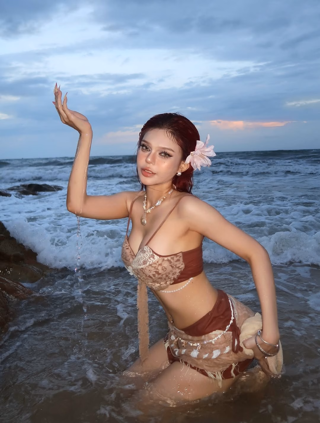 Nữ hoàng dao kéo Đan Thy khoe body với loạt ảnh bikini cực nóng