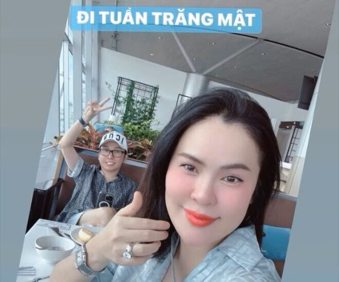Phương Lê mang bầu con thứ 4, diện đồ sang chảnh ‘sưu tầm’ khoảnh khắc đẹp bên NSƯT Vũ Luân Phương Lê bế bụng amp;#34;vượt mặtamp;#34; xuất ngoại hưởng tuần trăng mật, U50 được khen hợp bầu vì ngày càng trẻ xinh - 5