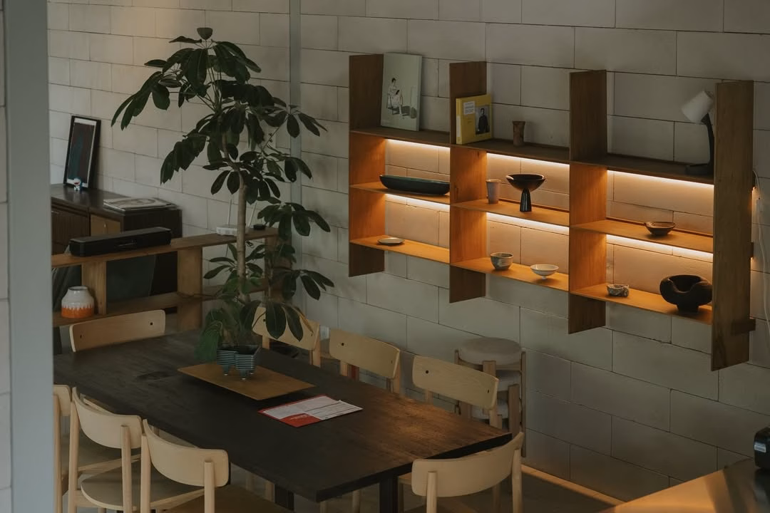 Quán cà phê Dino Vũ bị chỉ trích vì phản hồi đánh giá khách hàng ‘thiếu văn minh’ Hình ảnh tại quán cà phê này (Ảnh: Instagram quán)