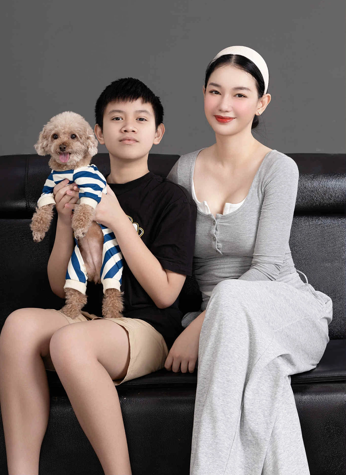 Sau khi bố mẹ ly hôn, từ năm 2015 Lucas sang Mỹ sống cùng bố và bà nội. Cậu bé tuổi teen hiện học cấp Hai.