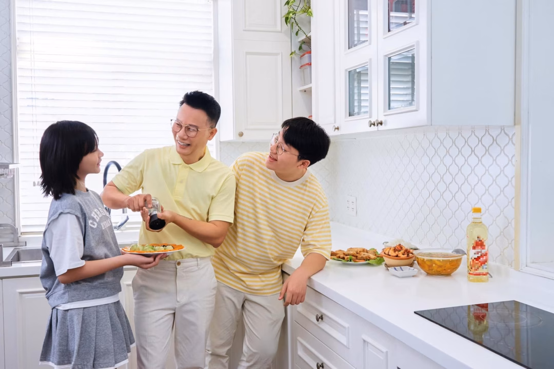 Hoàng Bách và hai con lớn.