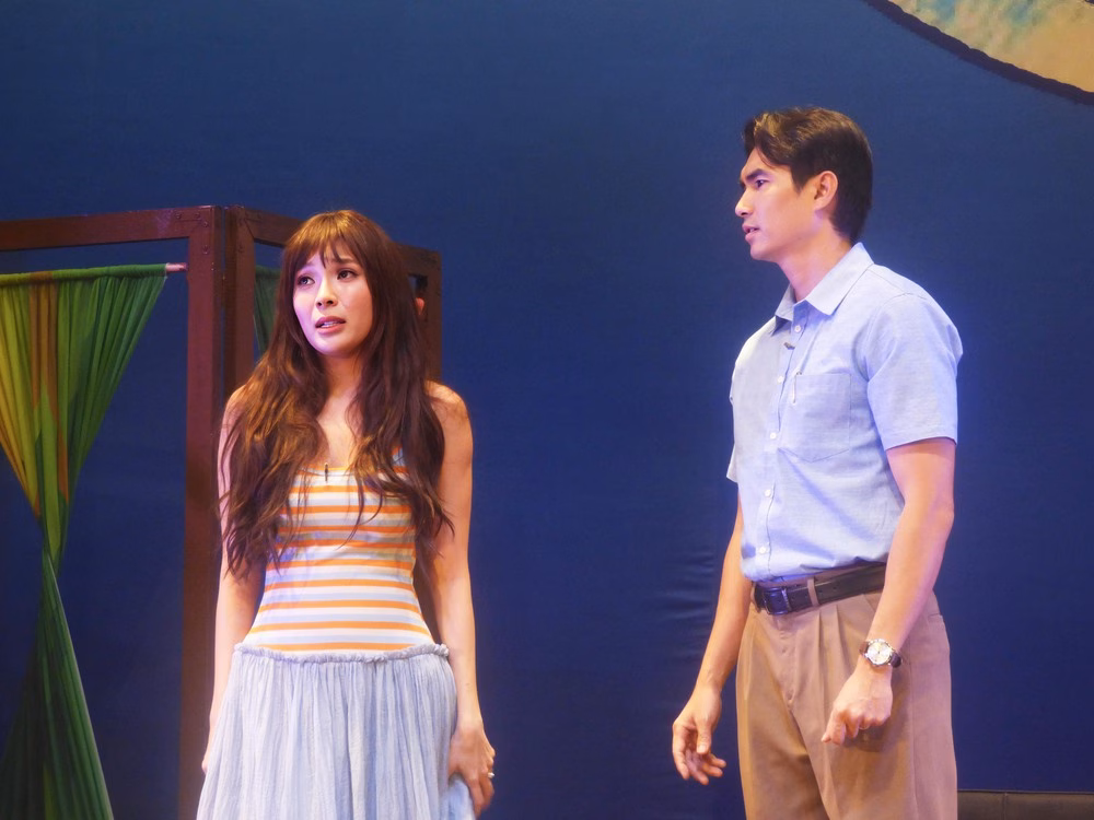 Hôn nhân giữa Tú Quỳnh và bác sĩ Minh (Trịnh Xuân Nhản) là sự toan tính. Ảnh: H.K