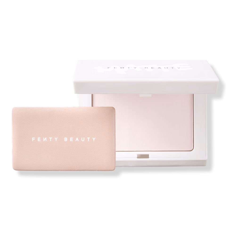 Bột phấn ép giúp da tươi mịn và đều màu với 20 tone màu phù hợp Invisimatte Instant Setting + Blotting Powder