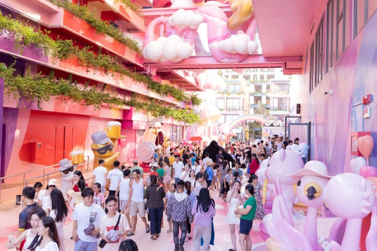 Flamingo Ibiza Hải Tiến – Thành phố không ngủ ở Thanh Hóa “Thành phố không ngủ” bên bờ biển với hàng loạt hoạt động xuyên suốt cùng trải nghiệm giải trí hấp dẫn