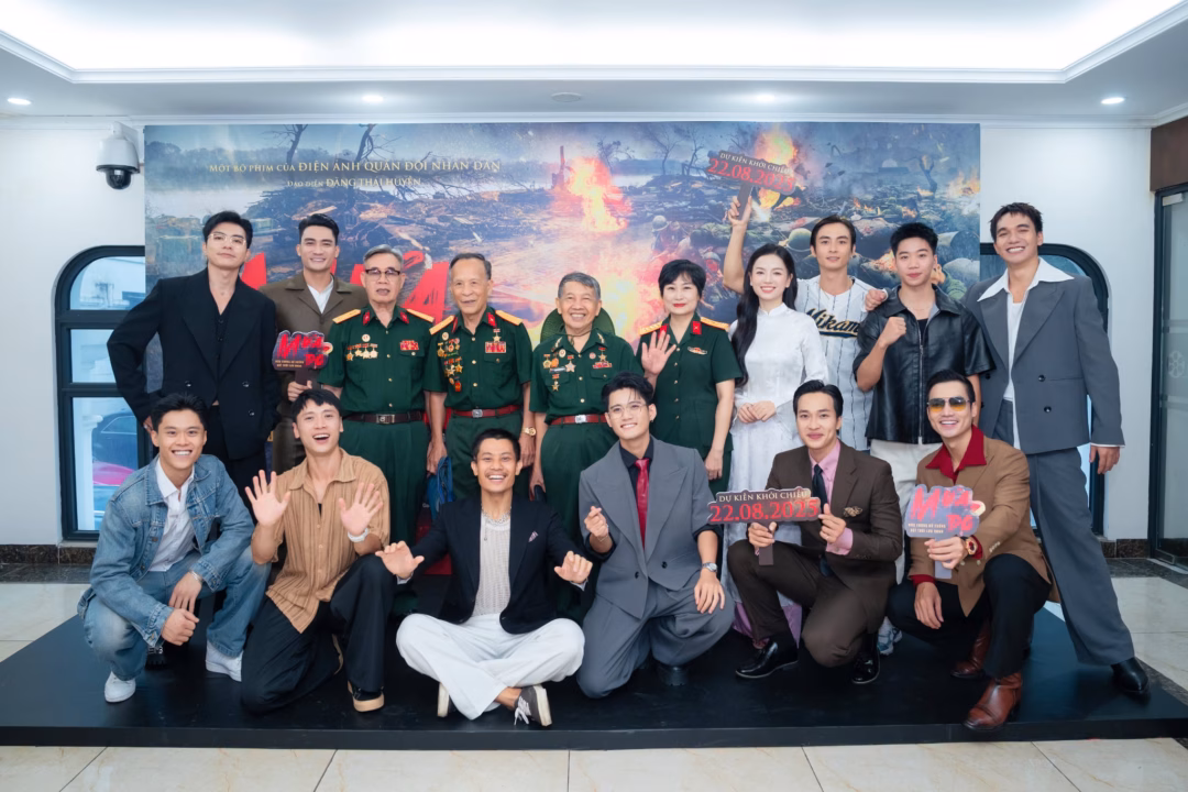 Các nhân chứng lịch sử lưu giữ kỷ niệm cùng đoàn làm phim