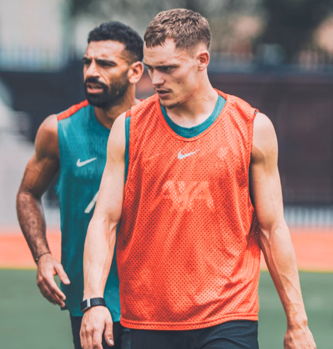 Florian Wirtz (trước) và Mohamed Salah trong buổi tập của Liverpool tại Hong Kong ngày 22/7. Ảnh: