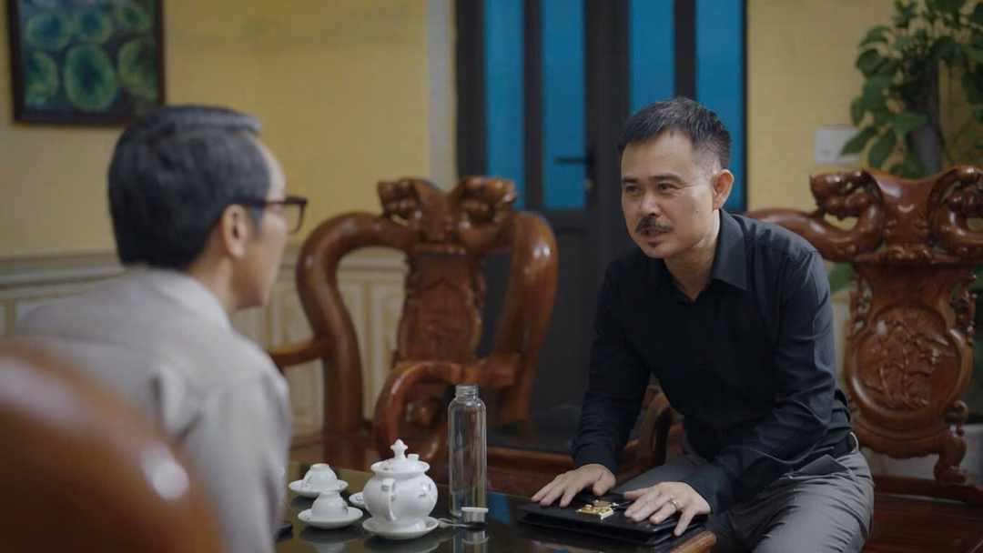 Nghệ sĩ Vĩnh Xương cùng NSƯT Thái Sơn, NSND Bùi Bài Bình (từ trái qua) ở hậu trường phim "Có anh, nơi ấy bình yên" (Ảnh: Facebook nhân vật).