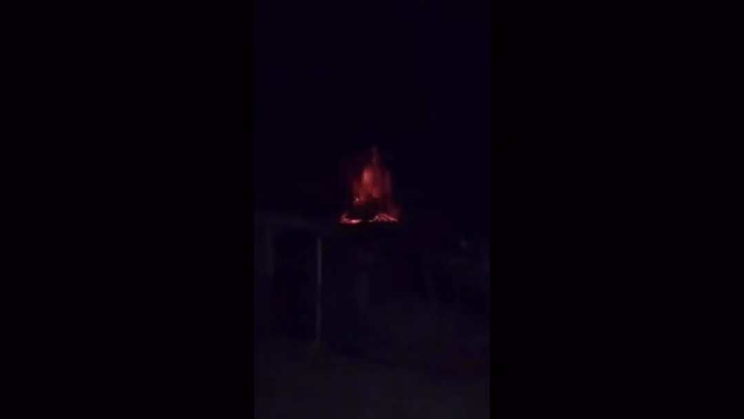 Núi lửa Indonesia phun trào, tạo cột tro bụi cao 18 km Núi lửa Lewotobi Laki Laki phun trào ngày 1/8. Video: