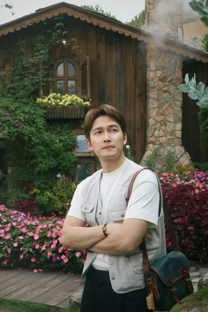 Showbiz Việt 24/7: Minh Cúc bất ngờ chia sẻ về tình yêu với con gái, Đức Phúc trang điểm chờ giờ biểu diễn Diễn viên Đình Tú chú thích hài hước bức ảnh của mình: Ngoại hình không quan trọng, vậy mà cô ấy chọn tôi?.