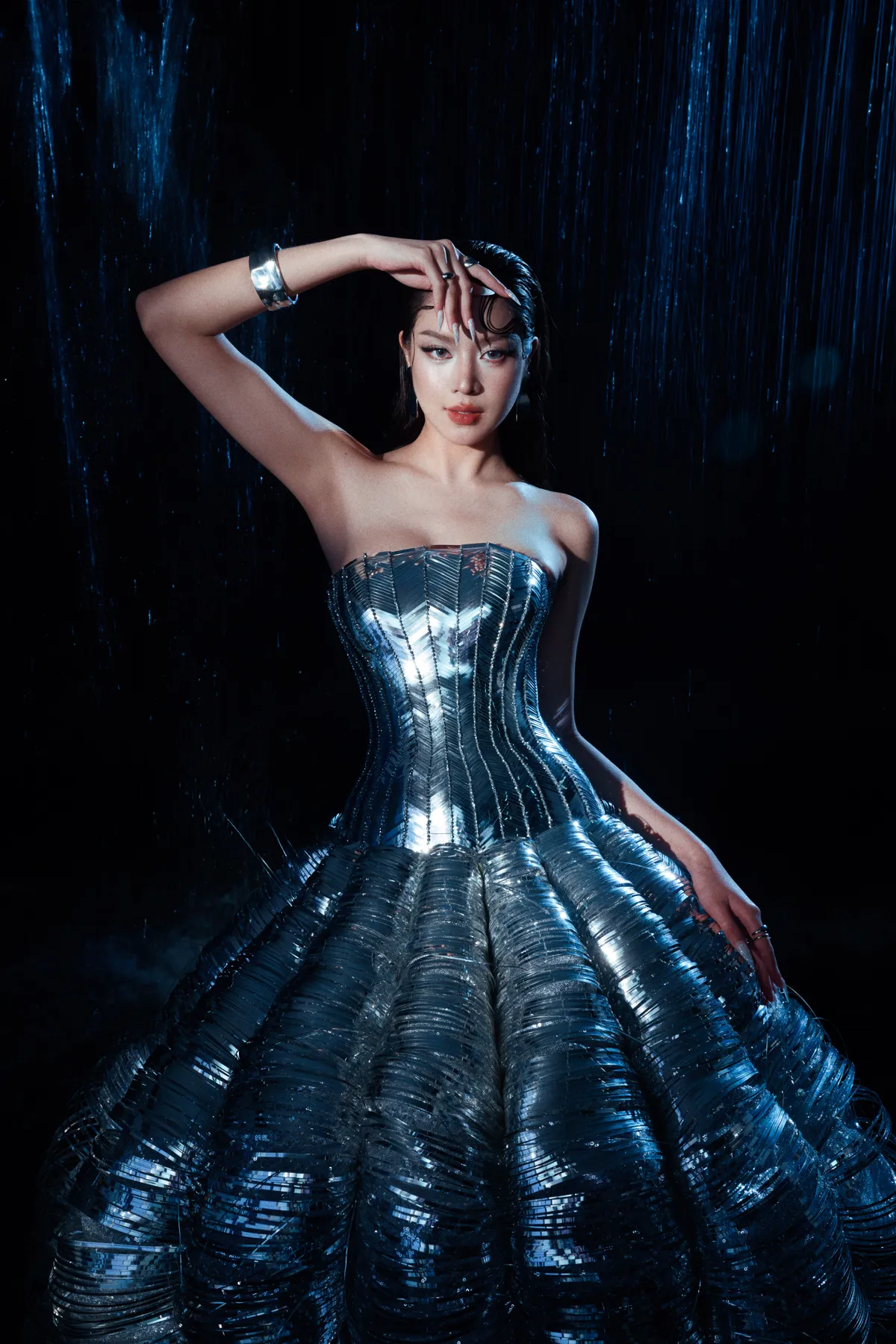 Hoa hậu Thanh Thủy làm nàng thơ trong BST “The Light of Water” - Ảnh3.