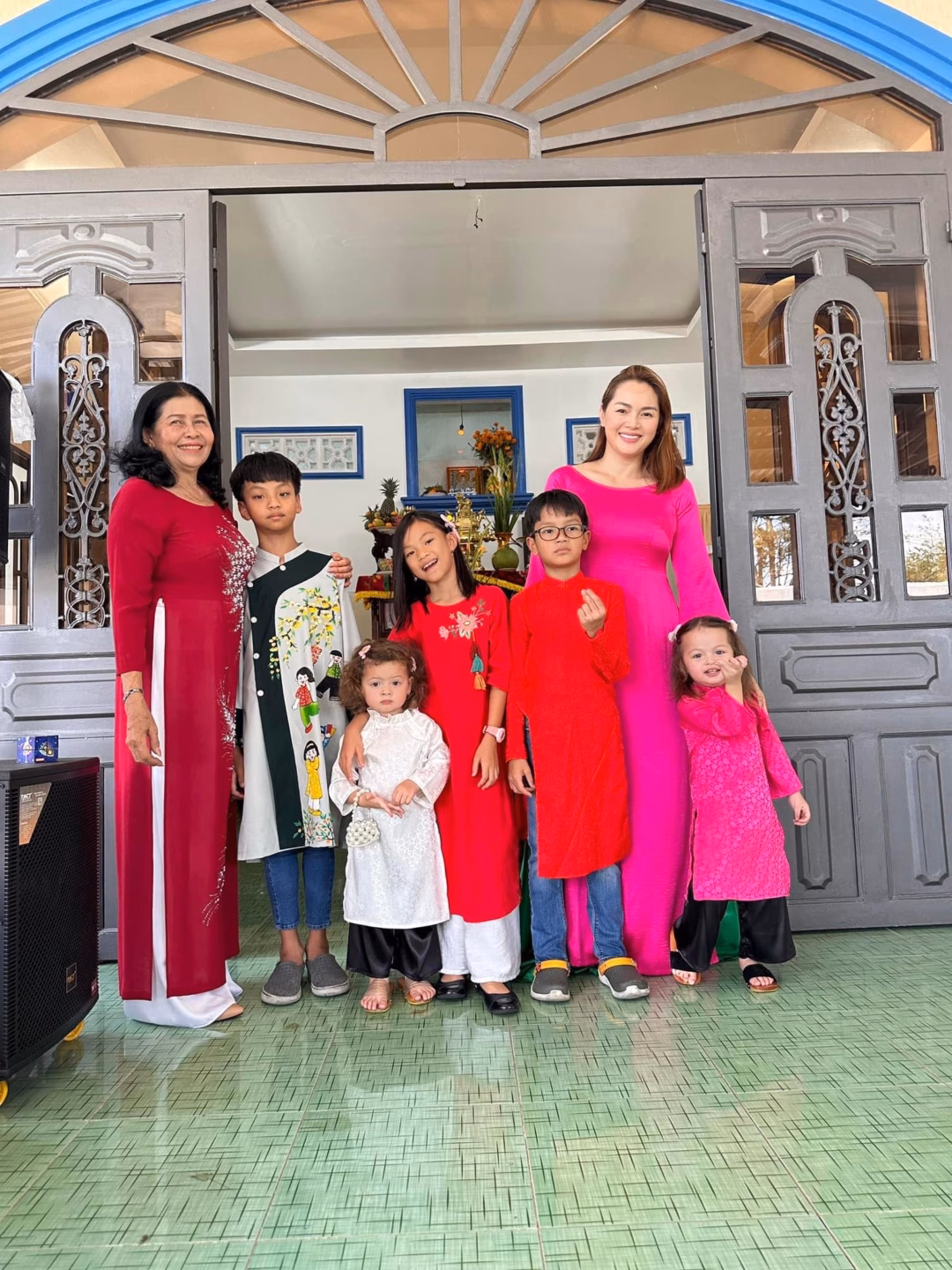 Diễm Châu và các con Diễm Châu và các con