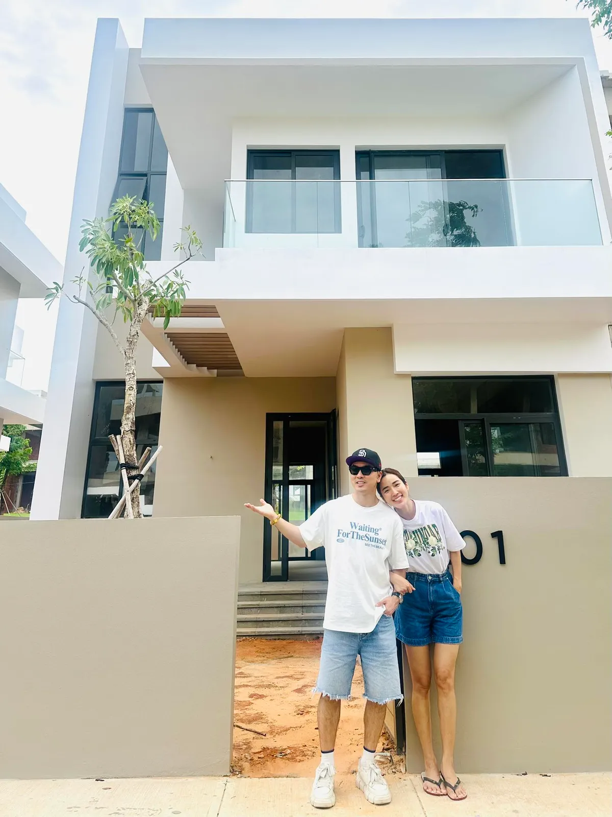 Ưng Hoàng Phúc và vợ tậu nhà mới Ưng Hoàng Phúc và vợ tậu nhà mới