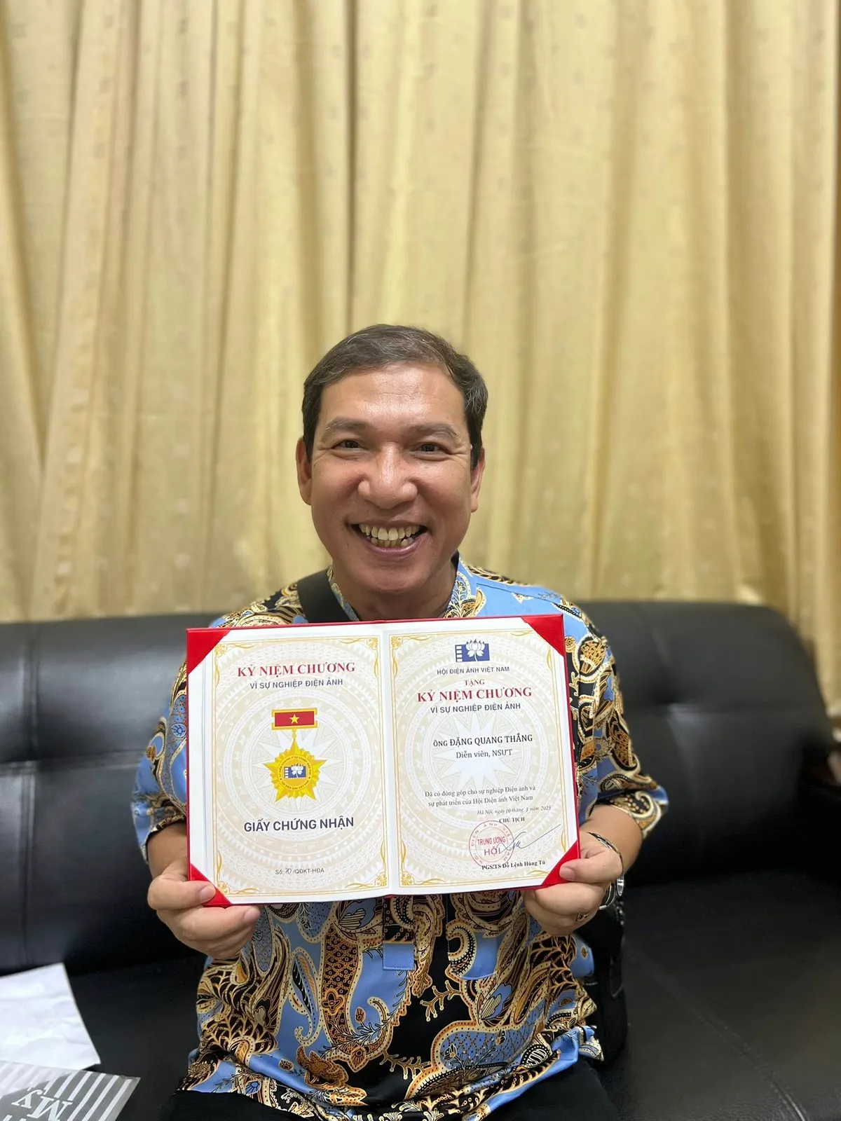 NSƯT Quang Thắng cùng đồng nghiệp NSƯT Quang Thắng cùng đồng nghiệp