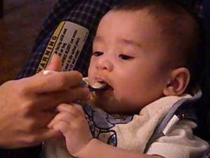 Ảnh minh họa Không nên cho trẻ em ăn uống đồ nguội, lạnh