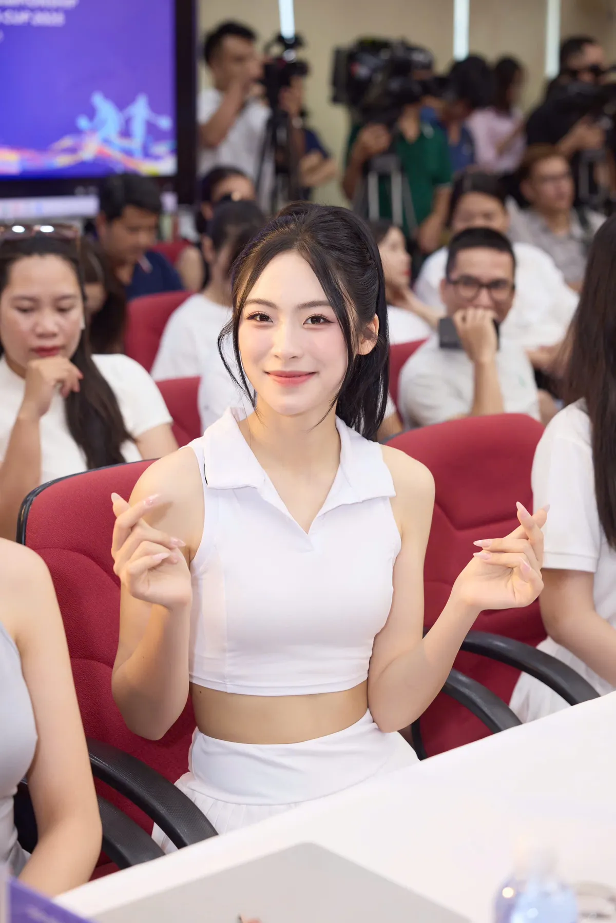 Thí sinh Vân Nhi với nụ cười tỏa sáng Thí sinh Vân Nhi với nụ cười tỏa sáng