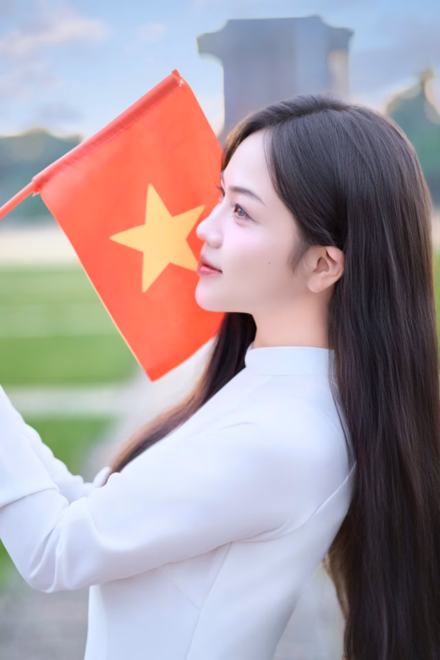 Huyền Thương với thông điệp yêu nước Huyền Thương chia sẻ về yêu nước