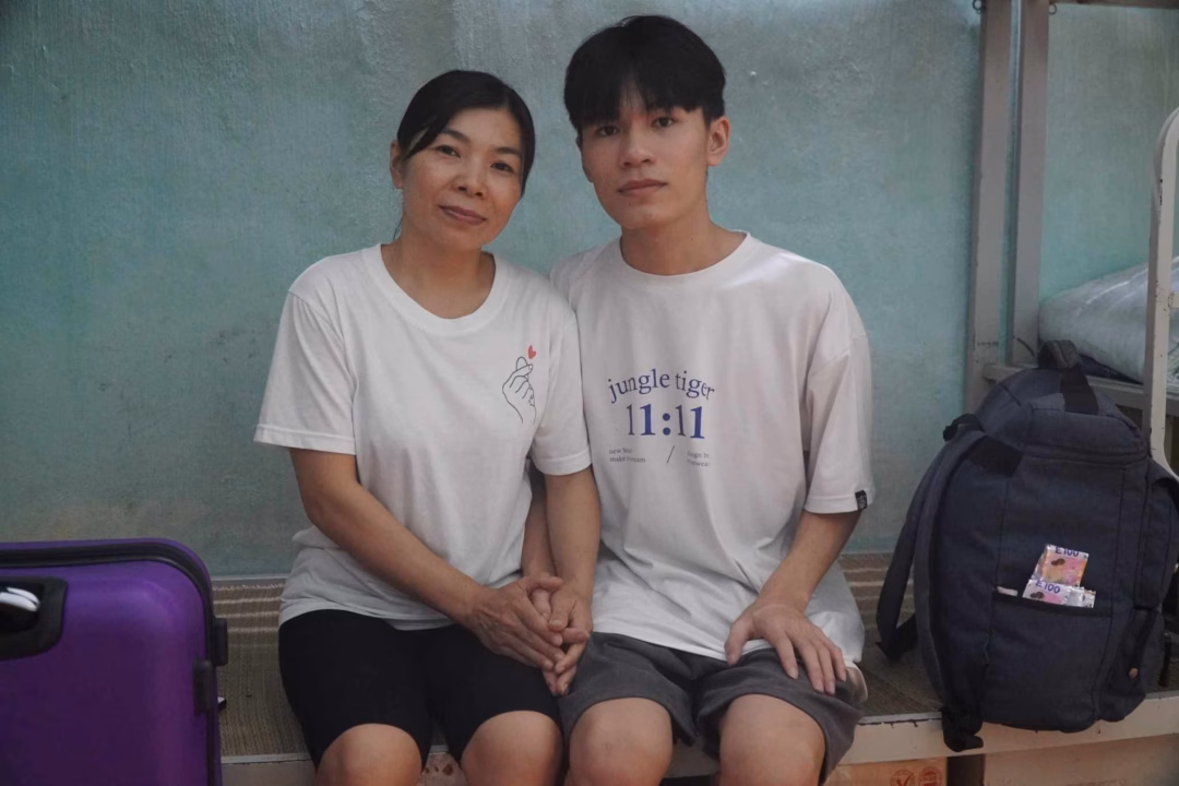 Mẹ đơn thân động viên con thi tốt nghiệp Chị Thỏa về quê động viên con