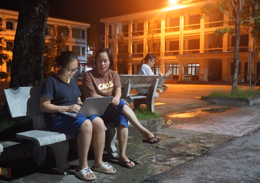 Học sinh ôn bài trước kỳ thi Học sinh ôn bài