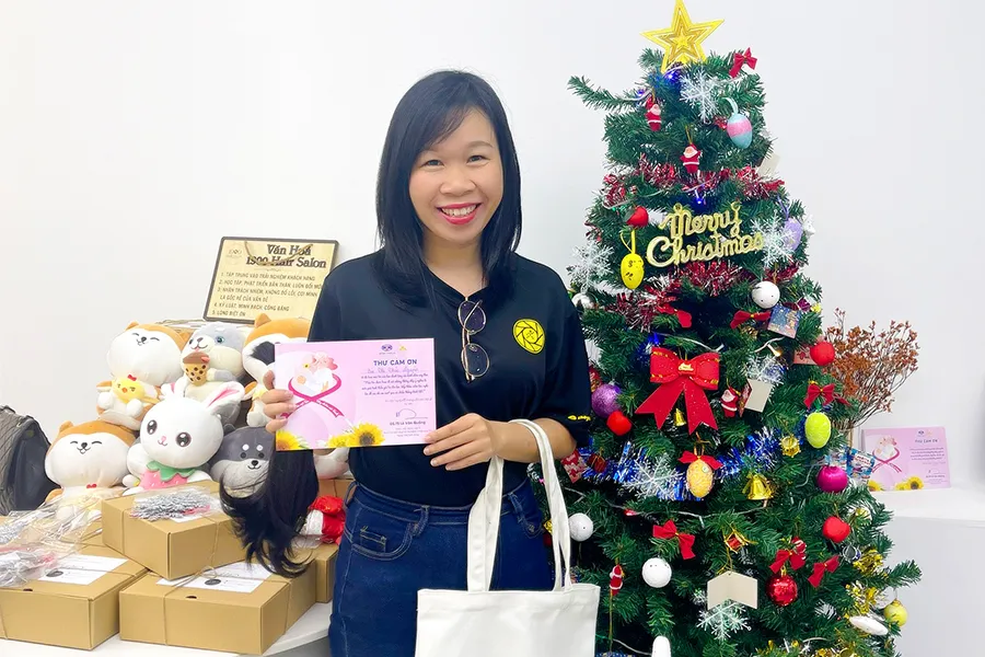 Tác giả trong một chuyến đi thiện nguyện.