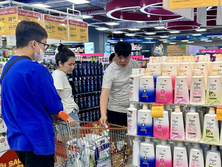 Loạt phiếu công bố mỹ phẩm tự thu hồi: Hiểu sao cho đúng? Dầu gội và sữa tắm Dove được nhiều người tiêu dùng lựa chọn