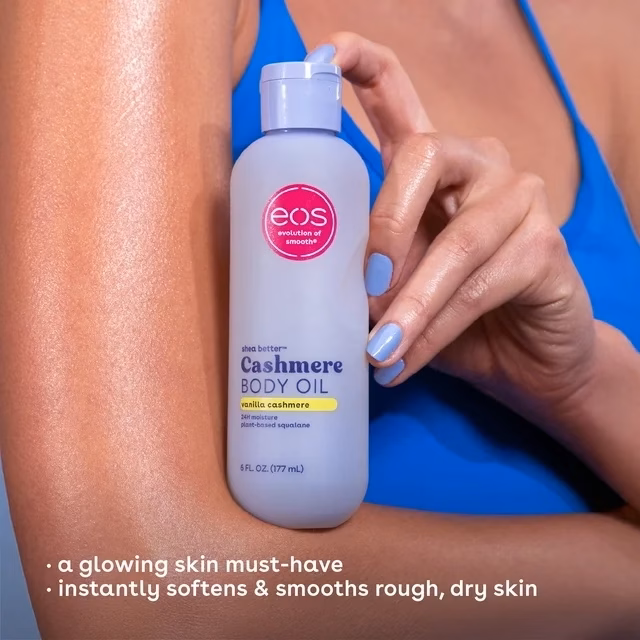 3 sản phẩm chăm sóc da đáng tiền cho chị em Person holding eos vanilla cashmere body oil bottle near shoulder; text highlights benefits of softening and smoothing rough, dry skin