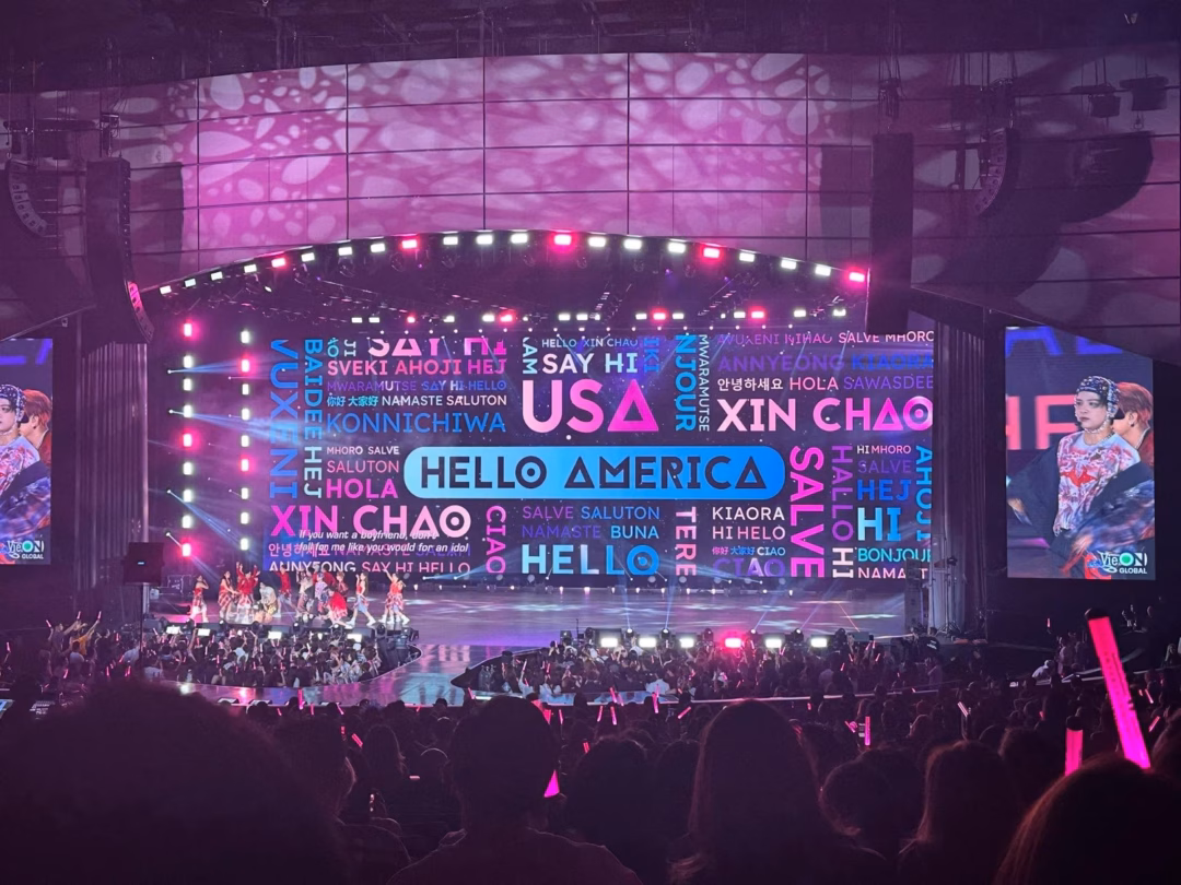 Anh trai say hi cháy sân khấu tại concert ở Mỹ Nhiều bạn trẻ đến xem 26 nghệ sĩ trình diễn. Ảnh: Ilovemycrewname, NSX.