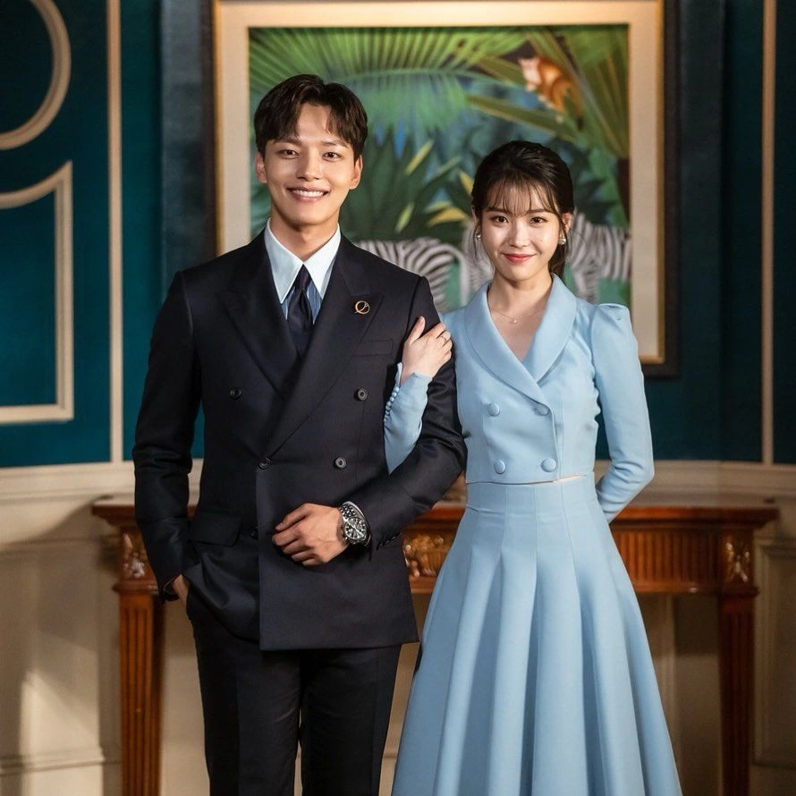Cuộc khủng hoảng của “em trai quốc dân” Yeo Jin Goo: Sự nghiệp tan hoạ nếu không đổi thay Trong "Hotel Del Luna", nhiều khán giả cho rằng anh không tương xứng ngoại hình với bạn diễn IU