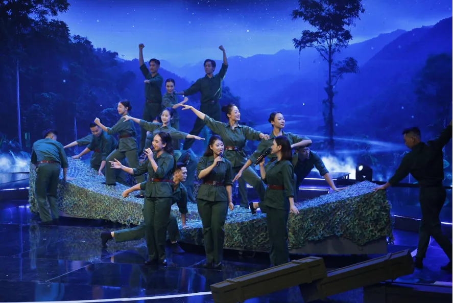 Giai điệu tự hào tháng 7: Tên anh thành tên đất nước lên sóng VTV1 Đường tôi đi dài theo đất nước, sáng tác: Vũ Trọng Hối, tốp nữ Đoàn Văn công Quân khu 3 và vũ đoàn K - Ben .