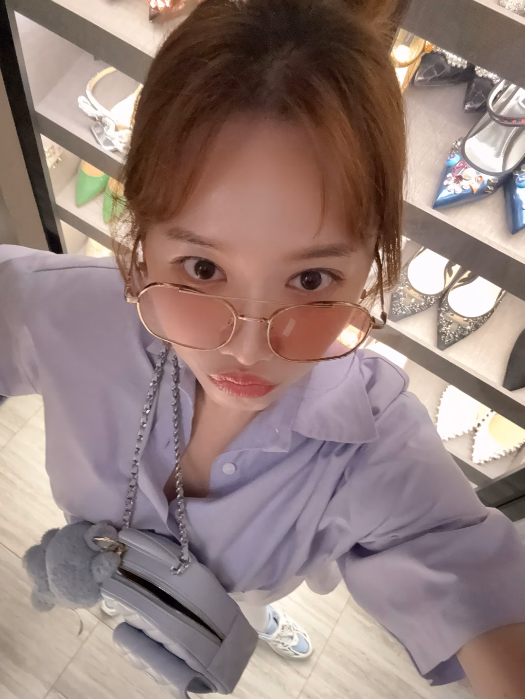 Hari Won bật mí nỗi khổ chọn giày trong tủ đồ hiệu của mình sau khi kết hôn với Trấn Thành Hari Won khoe khéo tủ giầy hàng hiệu trong căn hộ bạc tỷ.