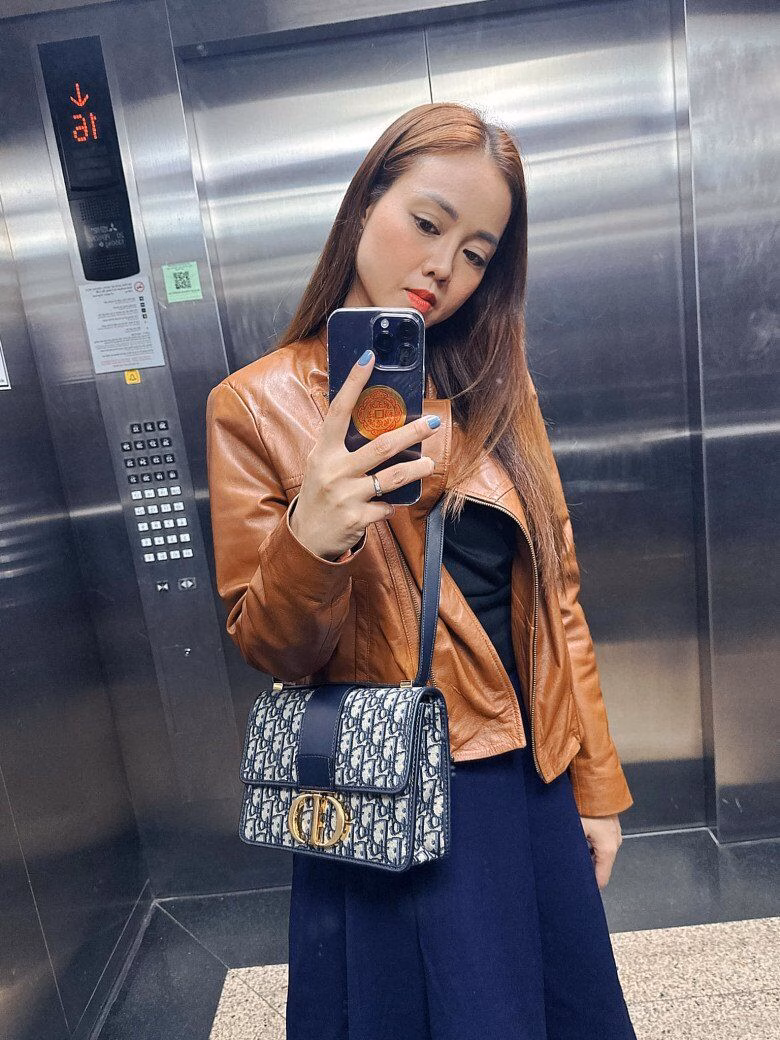 Nhan sắc và phong cách thời trang đỉnh cao của 2 người vợ nghệ sĩ Từng amp;#34;thanamp;#34; bán hết đồ hiệu, bà xã Công Lý vẫn sở hữu loạt đồ phong cách amp;#34;giàu ngầmamp;#34; trị giá cả trăm triệu - 15