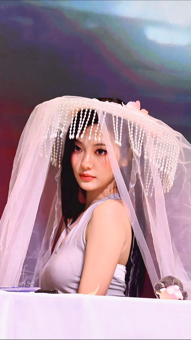 Ningning aespa lộ diện với visual đỉnh cao, nhan sắc quá xuất sắc khiến dân tình sững sờ Nhan sắc không góc chết của Ningning.
